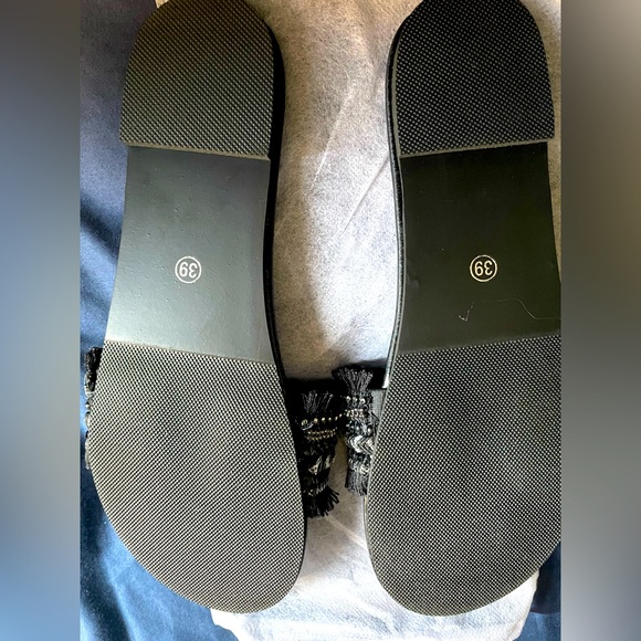 Flats/sandals/Slippers - Picture 2 of 3